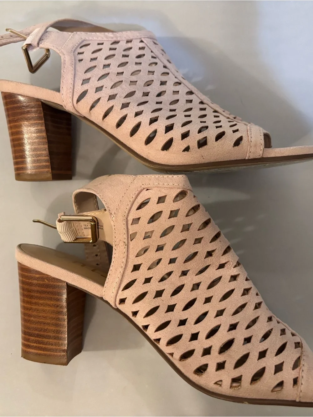 Unisa Blush Laser-Cut Peep-Toe Sandal Size 8